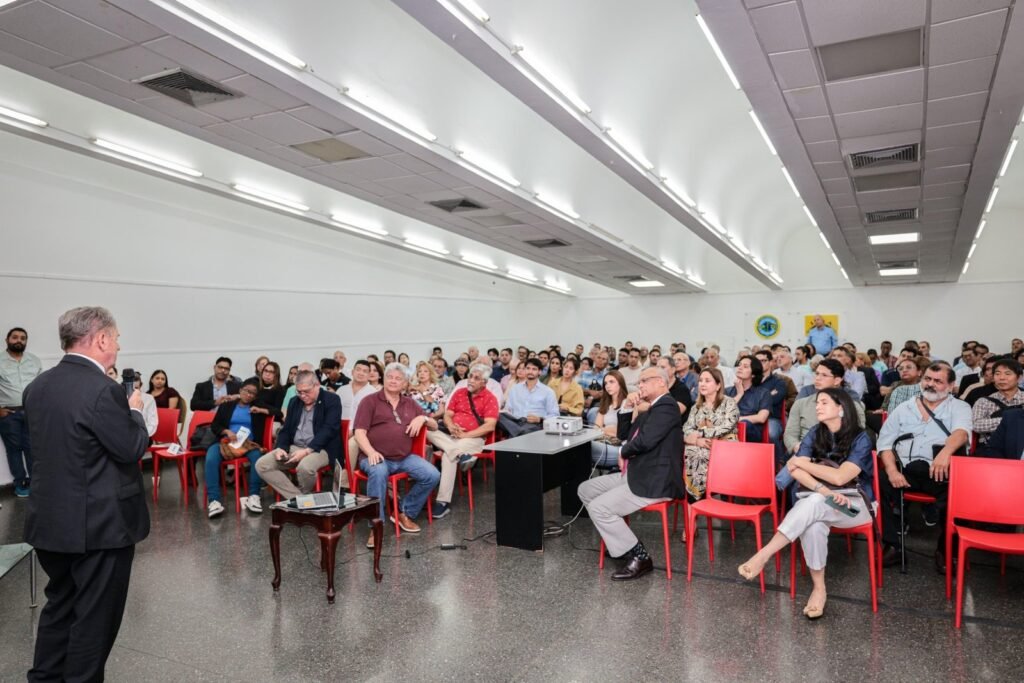 Auditorio, Faarup conversando
