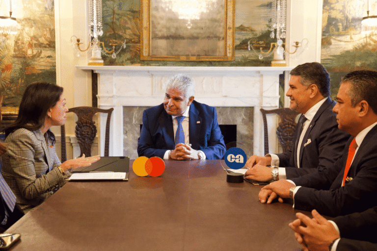 Mastercard y Caja de Ahorros digitalizarán subsidios educativos en Panamá