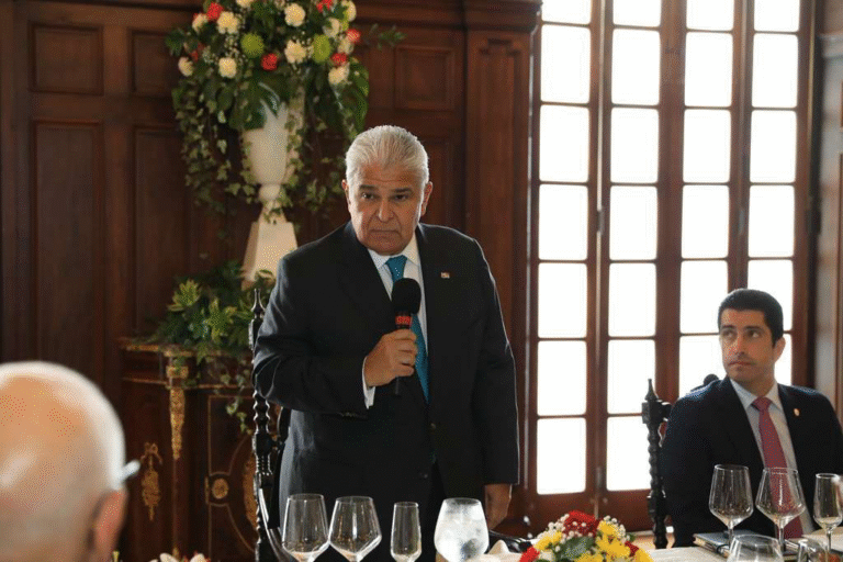 Presidente Mulino revisa proyectos estratégicos del Canal de Panamá con la Junta Asesora Internacional