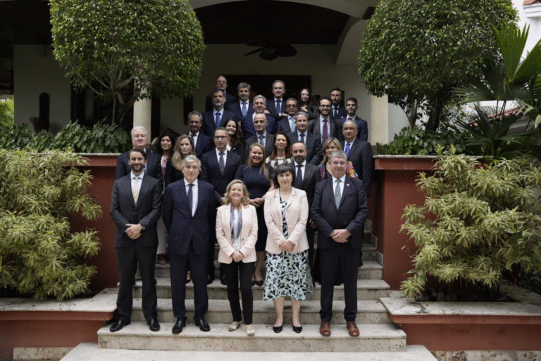 El Banco Europeo de Inversiones y Naturgy sellan un acuerdo histórico de 300 millones de dólares para modernizar la red eléctrica de Panamá