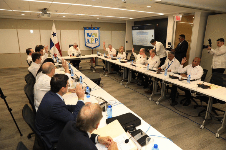 Gobierno afina planes para potenciar la infraestructura logística de Panamá en sesión del Gabinete Logístico