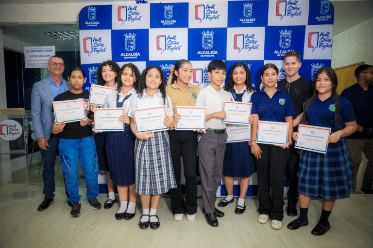 Wall Street English y la Alcaldía de Panamá otorgan becas de inglés a estudiantes sobresalientes del distrito capital