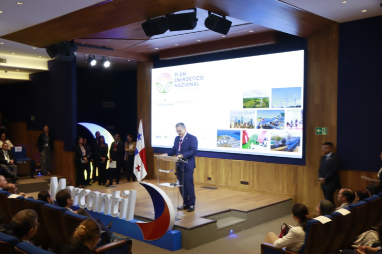 Panamá inicia plan energético 2040
