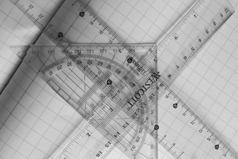 geometric tools on graph paper grid