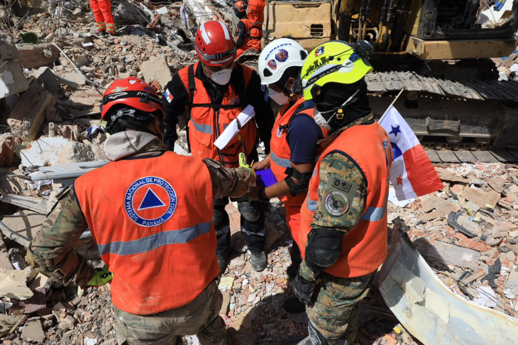 Equipo de Búsqueda y Rescate Urbano del BCBRP de Panamá en Venezuela | Fotos cortesía Presidencia de Panamá