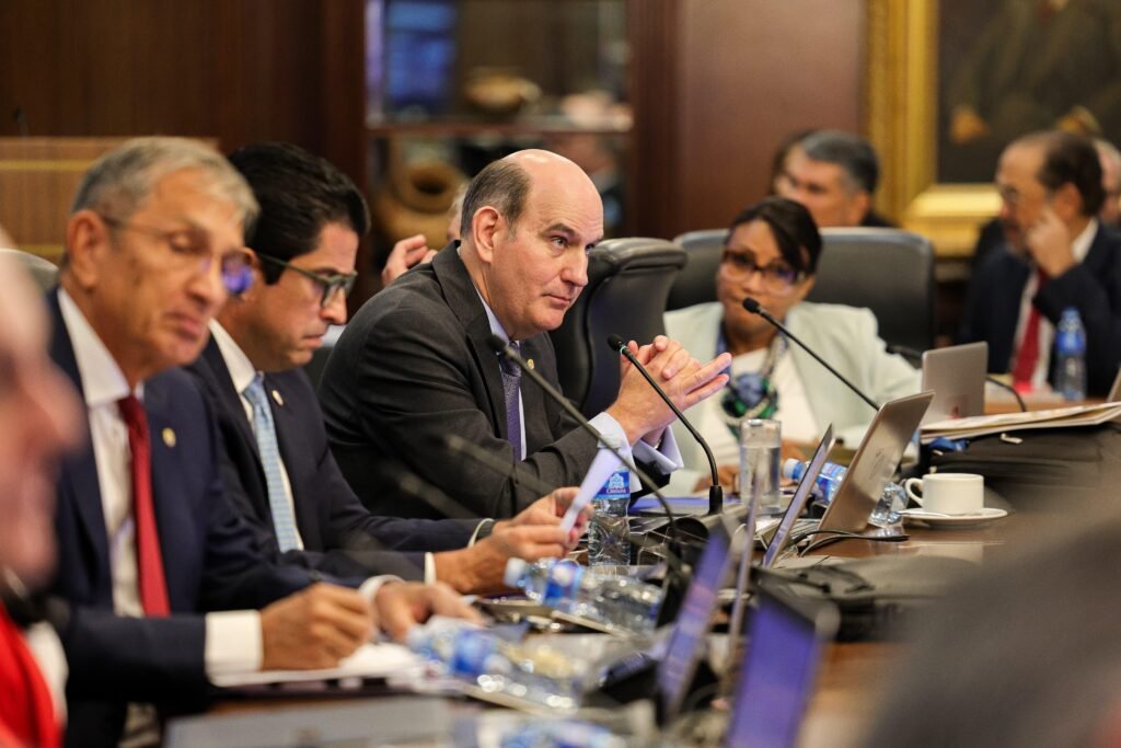 Presupuesto de B/.35,111 millones para 2027 con más fondos sociales y menor peso del servicio de la deuda - Panamá y Centroamérica