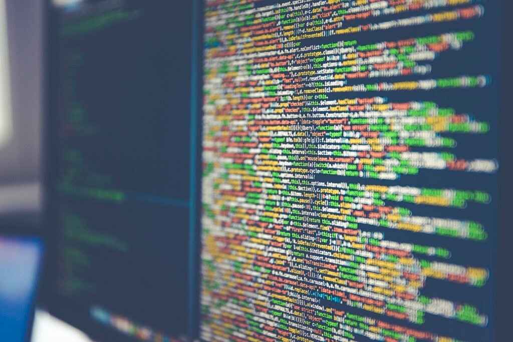 Código de software mostrado en la pantalla de una computadora