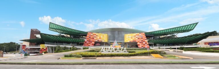 Fachada del centro comercial AltaPlaza Mall en Ciudad de Panamá