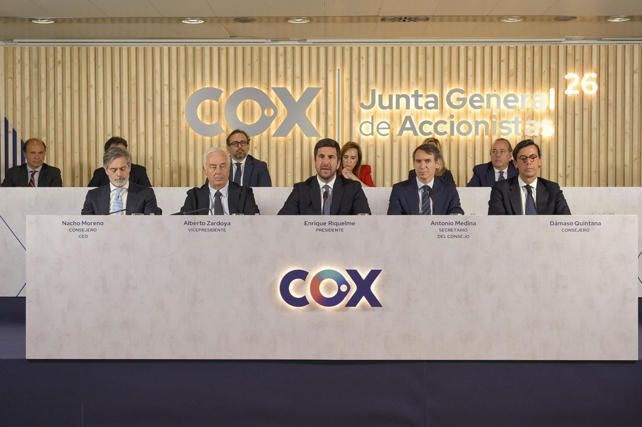 Directivos de Cox durante la Junta General de Accionistas de 2026
