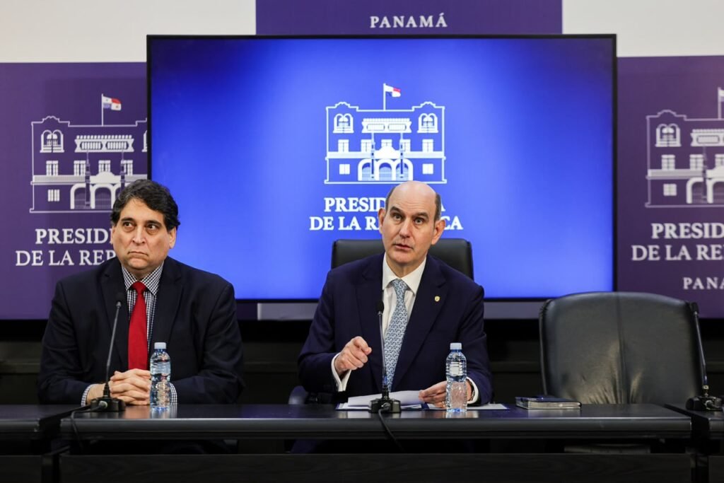 El ministro Felipe Chapman durante una conferencia del Consejo de Gabinete