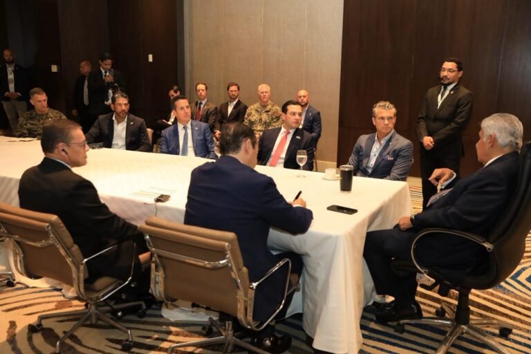 Delegaciones de Panamá y Estados Unidos reunidas con Mulino y Hegseth