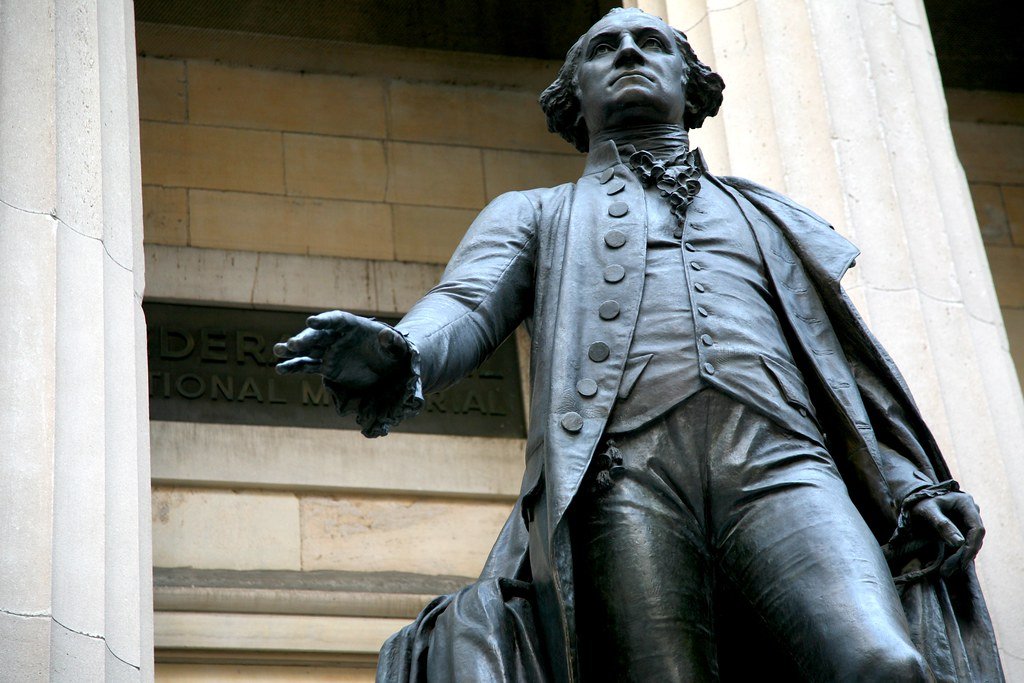 Estatua de bronce de George Washington frente al Federal Hall National Memorial en Wall Street, Nueva York.