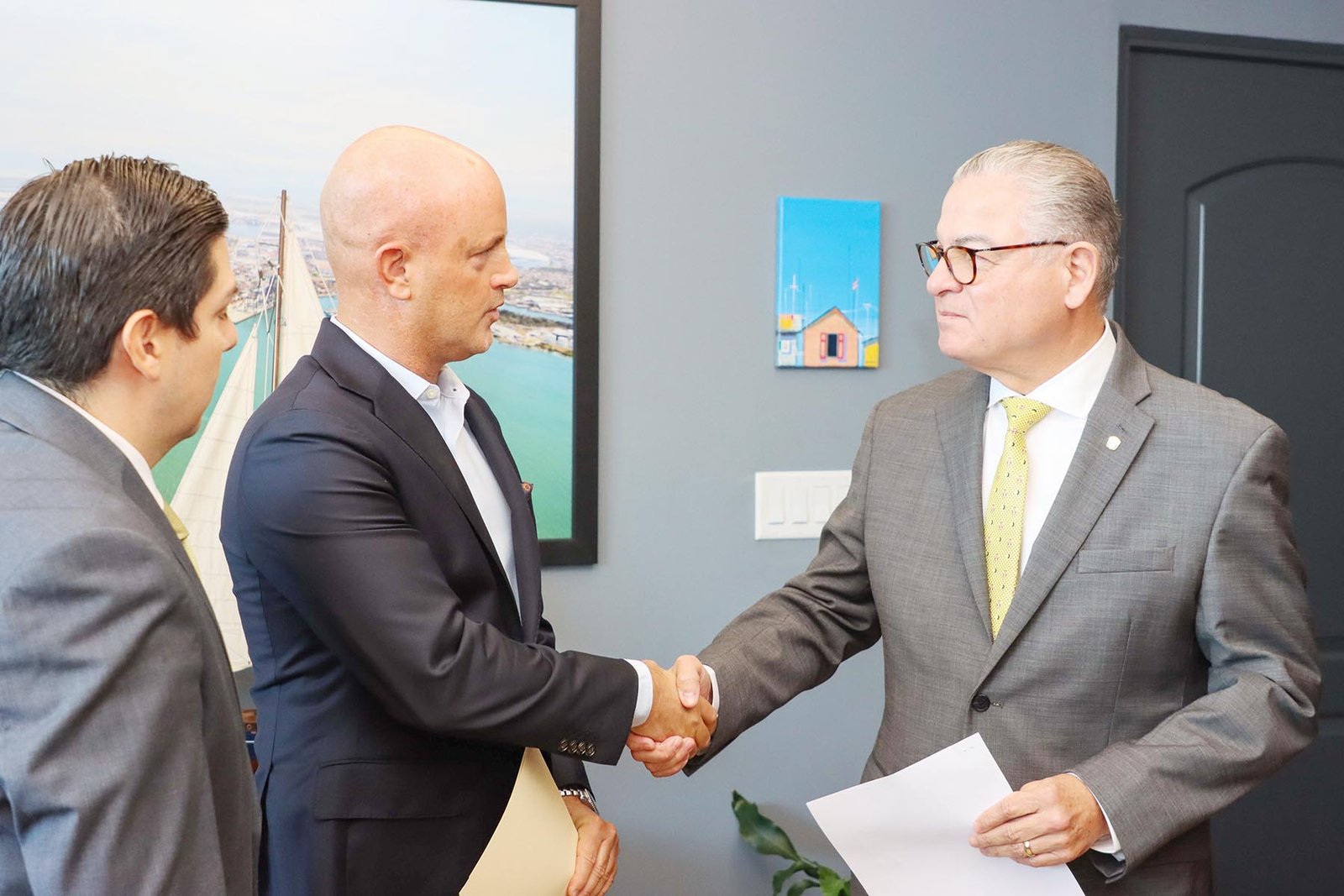 Representantes de la Contraloría y Panama Ports Company durante una reunión sobre la auditoría