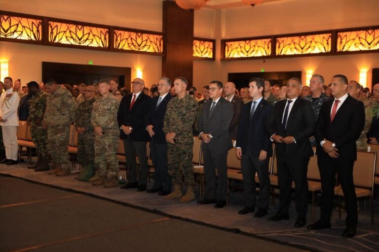 Autoridades panameñas y delegaciones internacionales durante la clausura de Panamax 2026
