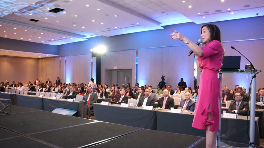 Eida Gabriela Sáiz participa en un panel sobre el acercamiento de Panamá a la OCDE