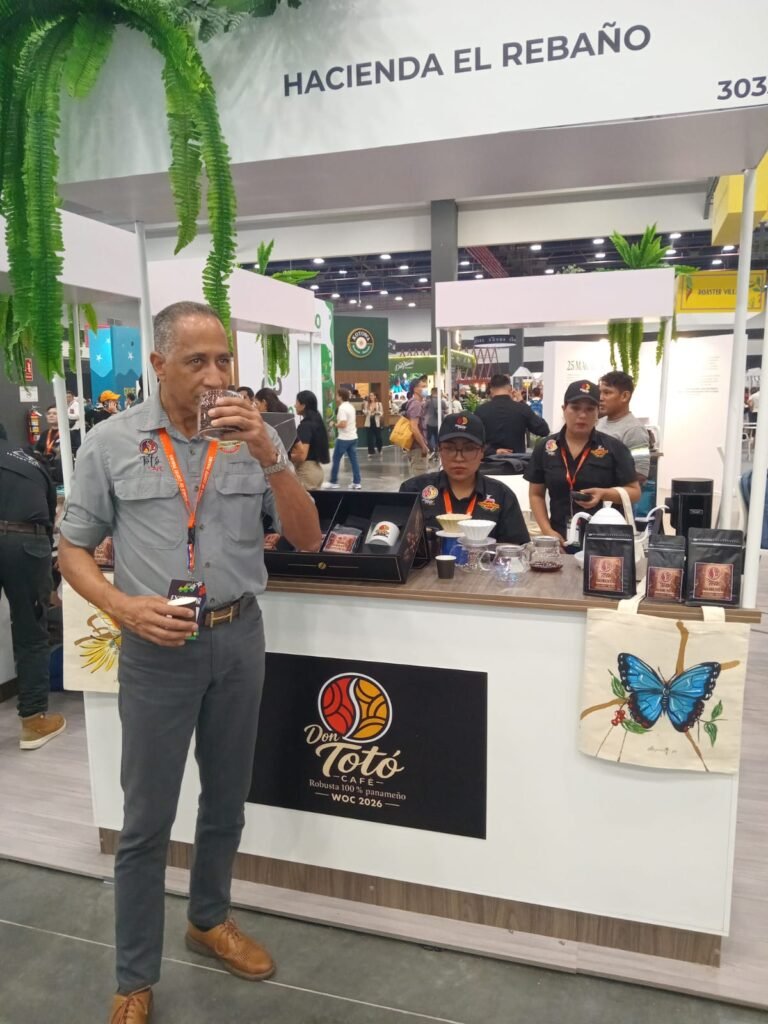 De Nueva York a La Chorrera: el puertorriqueño que quiere llevar el café robusta de Panamá a la élite mundial - Panamá y Centroamérica