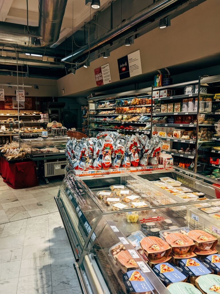 Pasillo de un supermercado. Fotografía ilustrativa de archivo; no corresponde a un establecimiento afectado por el ataque en Francia. Foto: Markus Winkler / Pexels.