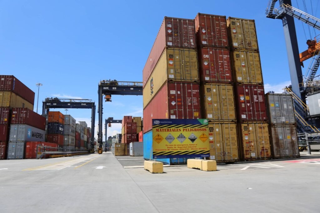 Terminal de contenedores en Panamá. Fotografía ilustrativa de archivo: Autoridad Marítima de Panamá. No representa una carga específica de equipos de IA.