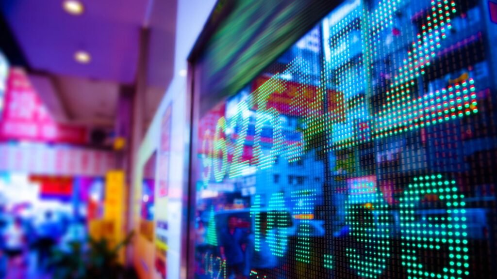 Pantalla electrónica con cotizaciones bursátiles