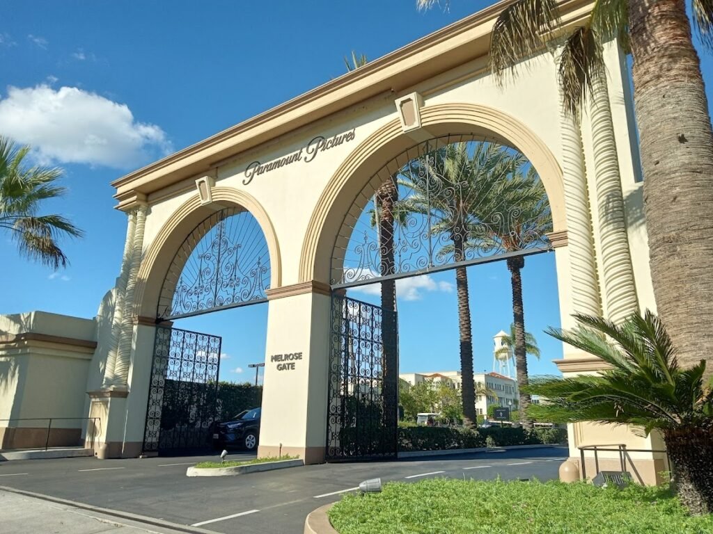 Arcos de la entrada Melrose de los estudios Paramount Pictures