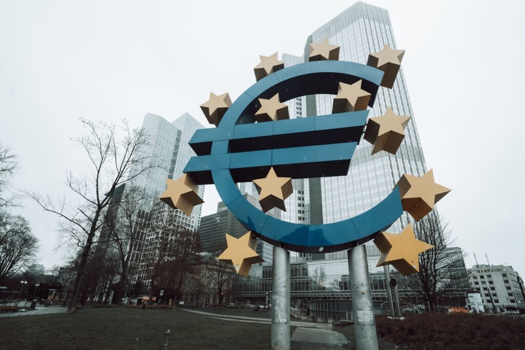 Formalizan acuerdo para albergar la representación regional del Banco Europeo de Inversiones - Panamá y Centroamérica