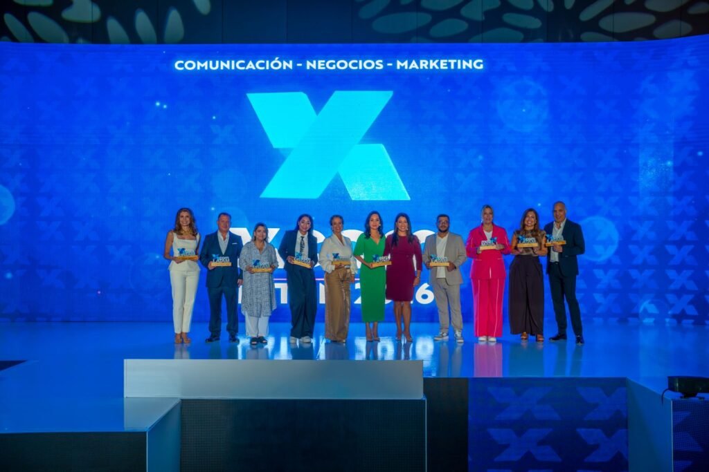 Participantes en el escenario de XCOM LATAM 2026, celebrado en el Panama Convention Center. Foto: cortesía de XCOM LATAM.