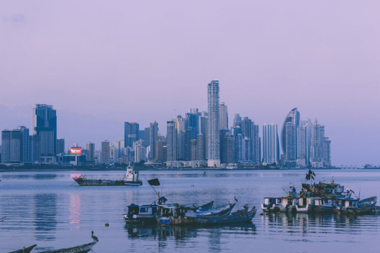 Panamá mejora su posición internacional y mantiene grado de inversión