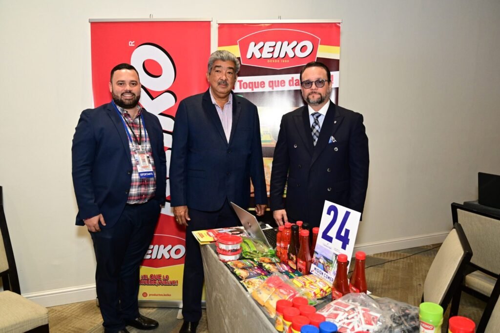 Ministro de Comercio e Industrias, Julio Moltó y delegación panameña