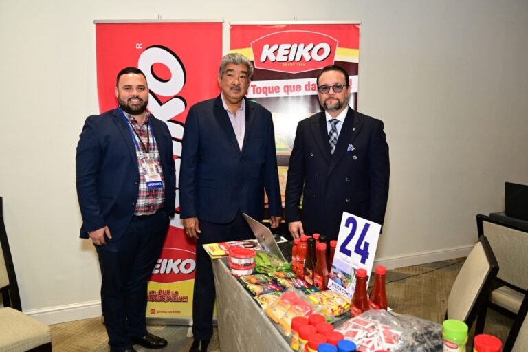 Ministro de Comercio e Industrias, Julio Moltó y delegación panameña