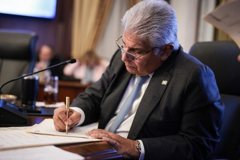 Presidente Mulino sanciona modificaciones a ley de interés preferencial