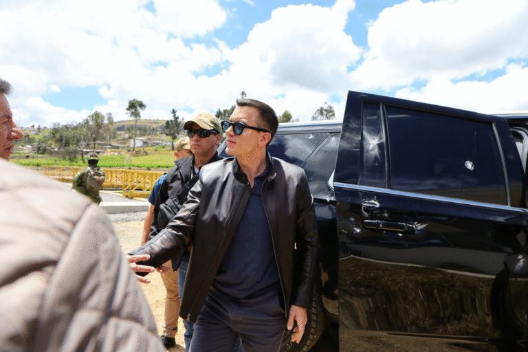 Presidente de Ecuador, Daniel Noboa, sale ileso tras ataque armado en medio de protestas indígenas