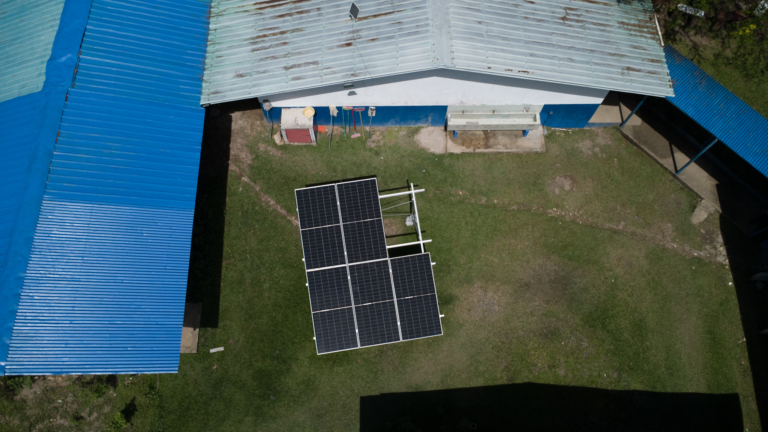 AES Panamá y la OER llevan energía por primera vez a más de 6,400 personas a través de proyectos de electrificación rural