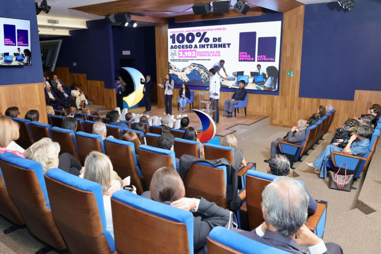 Educación inicia 2026 con internet total y nuevo currículo nacional