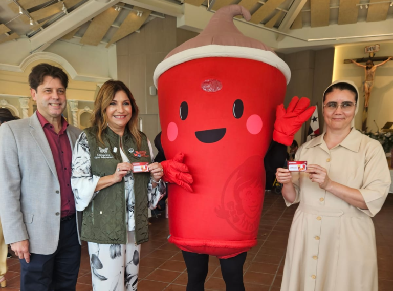 Wendy’s Panamá entrega donativo al Hogar Malambo