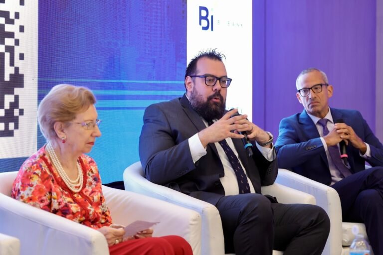 APEDE reúne a expertos y autoridades para debatir el futuro económico de Panamá
