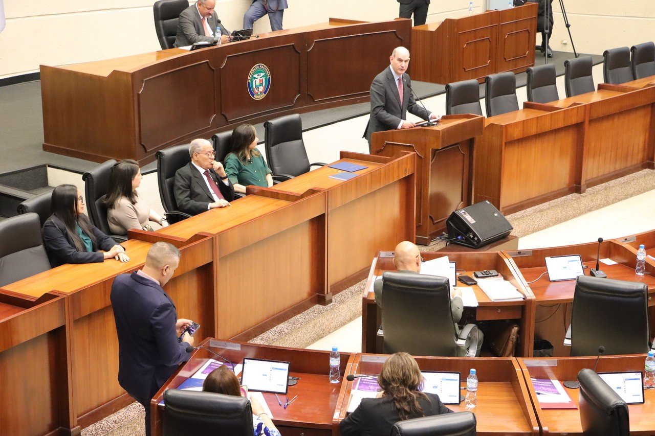 Ministro Chapman sustenta ante el pleno legislativo cifras positivas y mayor disciplina fiscal. - Panamá y Centroamérica
