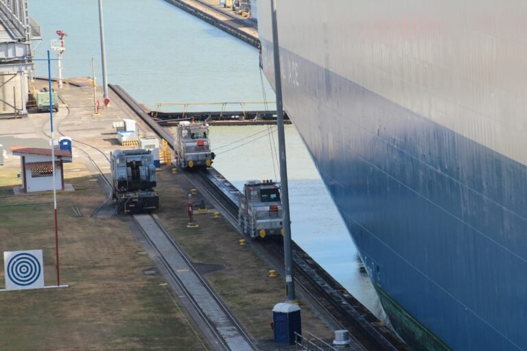 Buques pagan hasta $4 millones por cruzar mientras se dispara la demanda en la vía interoceánica - Panamá y Centroamérica
