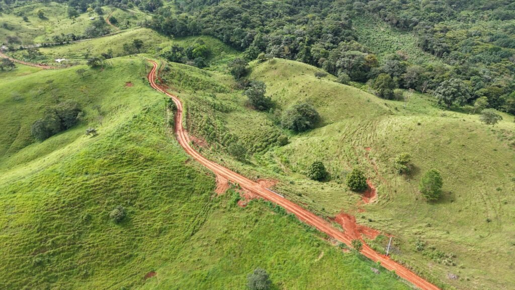 Nuevas carreteras marcan el pulso de un ambicioso plan hídrico en la cuenca de Río Indio - Panamá y Centroamérica