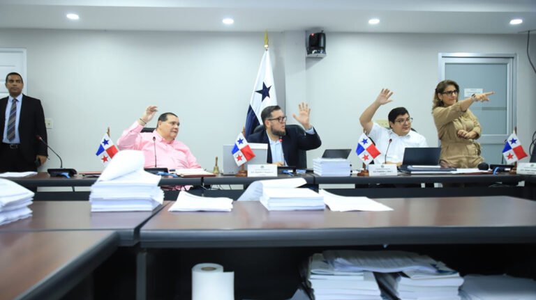 Millones para Deudas, Aeropuertos y Migración - Panamá y Centroamérica