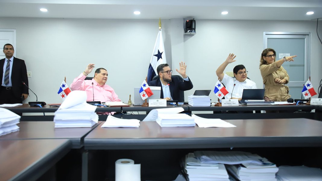 Millones para Deudas, Aeropuertos y Migración - Panamá y Centroamérica