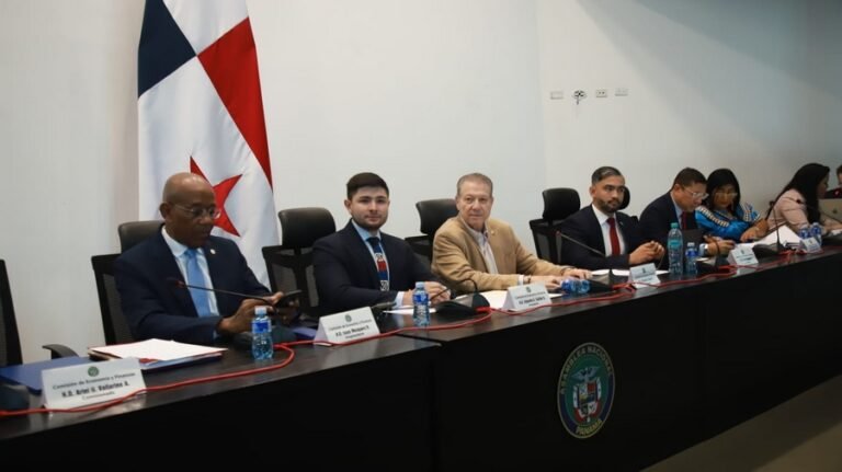 Aprueba ofensiva fiscal contra multinacionales - Panamá y Centroamérica