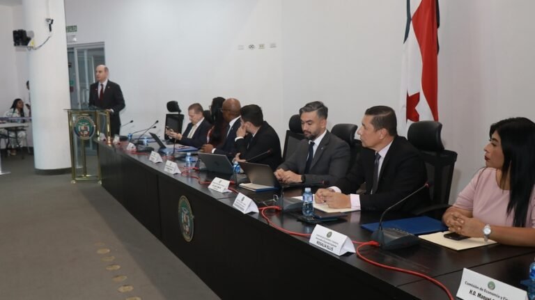 Panamá endurece reglas fiscales para multinacionales y avanza hacia impuesto del 15% sobre rentas pasivas - Panamá y Centroamérica