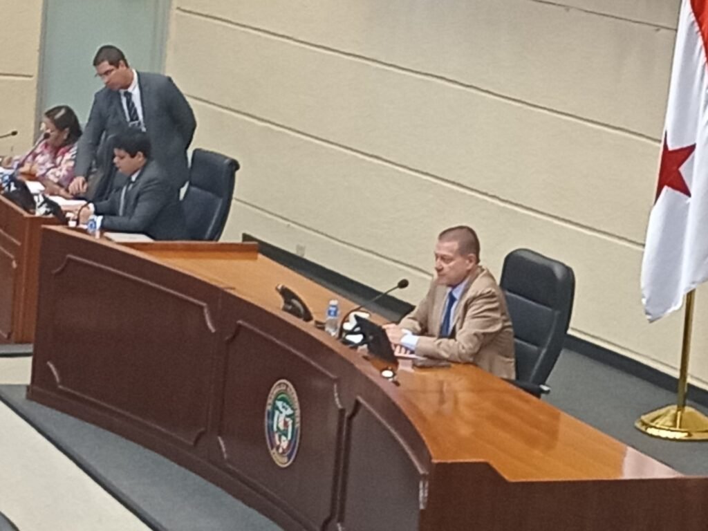 Ejecutivo y Asamblea sellan una nueva etapa de diálogo para reactivar la economía - Panamá y Centroamérica