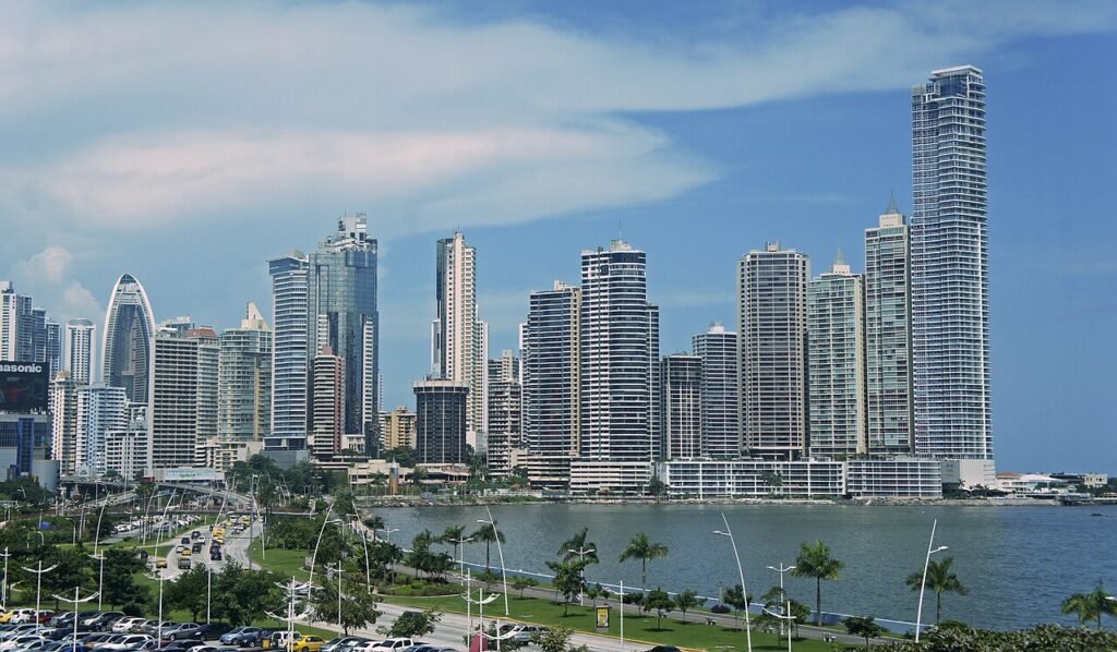 Vista de edificios residenciales y comerciales de Ciudad de Panamá