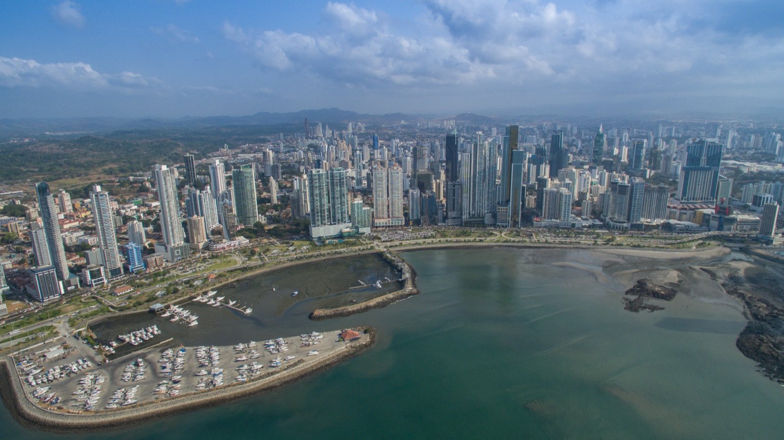Vista aérea del distrito financiero y los edificios de Ciudad de Panamá