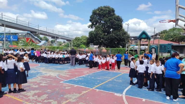 Más del 96 % de los estudiantes de primaria aprueba, revela MeducaSIG - Panamá y Centroamérica