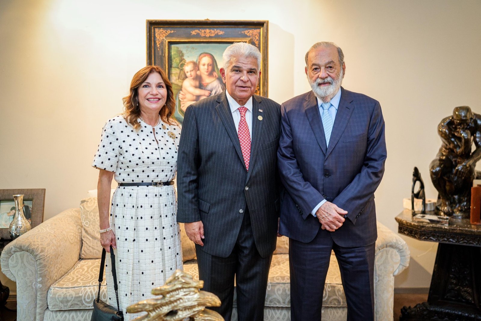 Maricel Cohen de Mulino, José Raúl Mulino y Carlos Slim durante una reunión en Ciudad de México