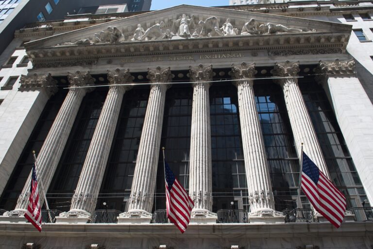 Fachada de la Bolsa de Nueva York en Wall Street
