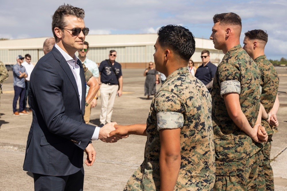 Hegseth llega a Panamá con una agenda que mezcla seguridad, diplomacia y entrenamiento militar - Panamá y Centroamérica