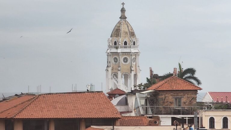 Techos y catedral del Casco Viejo de la Ciudad de Panamá
